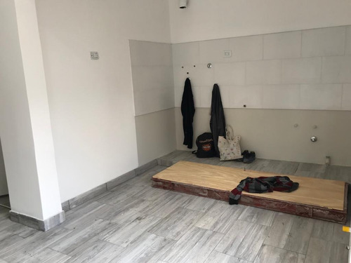 Imagen 3 de 9 de Tipo Casa De 3 Ambientes Con Patio Totalmente Reciclado