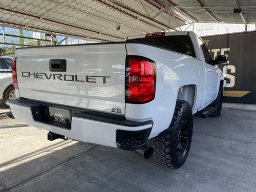 Imagen 6 de 12 de Chevrolet Silverado 2017 5.3 Ls Cab Reg Aut. 8 Cil.