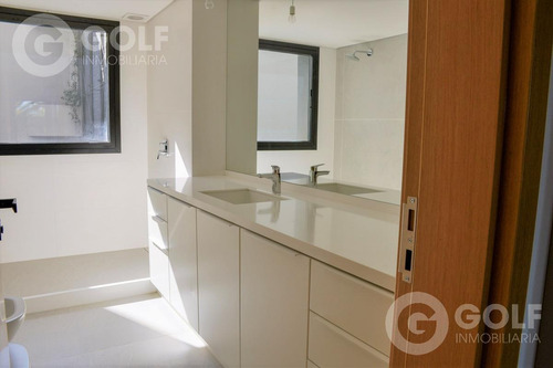 Imagen 10 de 30 de Vendo Apartamento De 3 Dormitorios Y Servicio, Patio. Con Renta. Golf