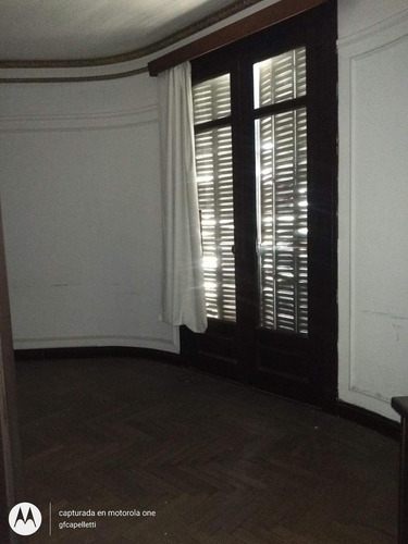 Imagen 6 de 11 de Jujuy Esq Hipòlito Irigoyen: Edificio Francés De Categoría. Living Y Comedor, Escritorio, 3 Dormitorio. Todo Externo, Apto Profesional O Vivienda