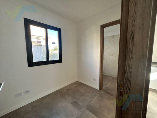 Casa En Venta 5 Amb En Altos De Campo Grande