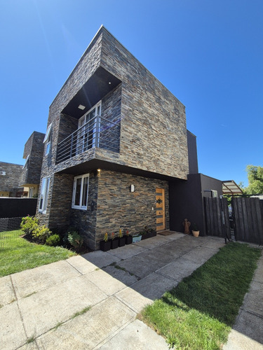 Cómoda E Ideal Casa En Excelente Sector Residencial Osorno