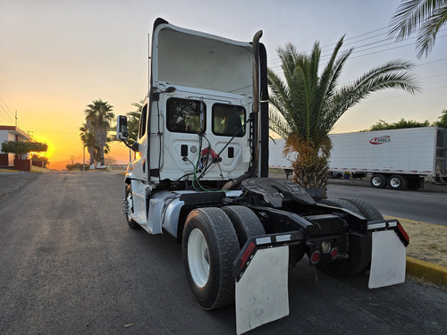 Excelente Tractocamion Mulita Freightliner Cascadia Evolució