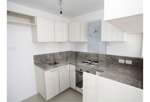 Alquiler 2 Amb, Dormitorio En Suite, Toilette Y Balcón.