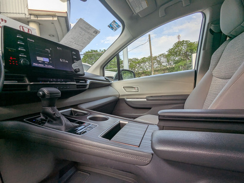 Toyota Sienna 2.5 Le Hev At