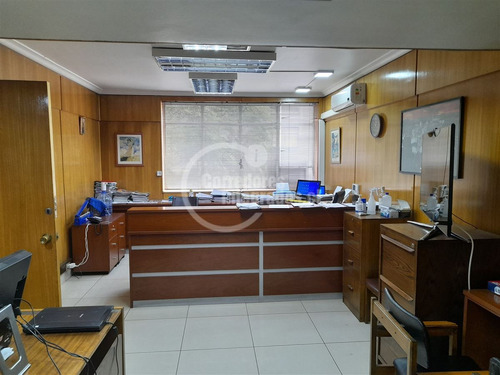 En Paseo Bulnes, 10 Privados, 4 Baños, La Moneda