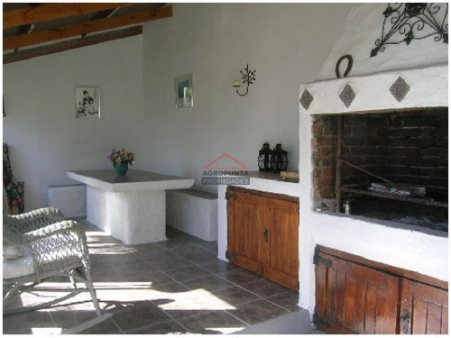 Casa En Playa Brava!- Ref: 3341
