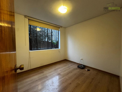 Departamento En Arriendo De 3d+3b, Con Patio. Las Condes