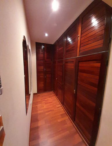 Imagen 12 de 23 de Chalet 7 Amb En 3 Plantas S/lote De 258m2. Impecable Estado.