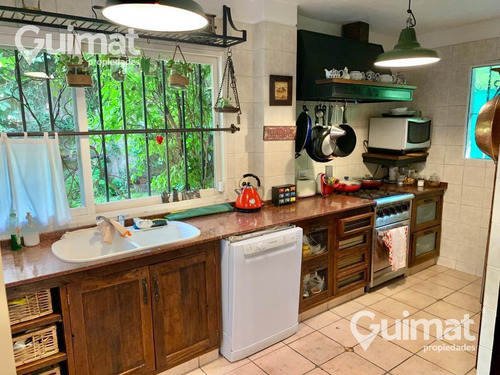 Imagen 5 de 13 de Casa En Venta - 3 Dormitorios, Gran Cocina, Jardin, Parrilla, Viva La Naturaleza En Plena Capital.