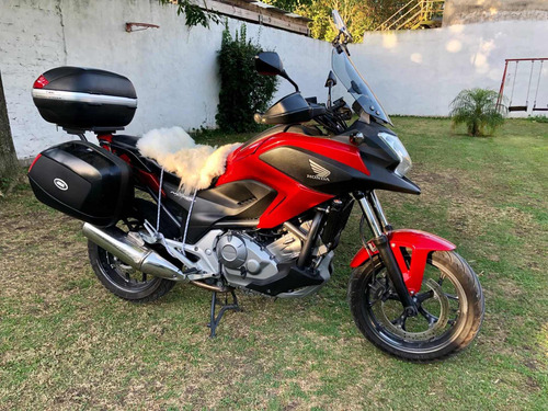 Imagen 10 de 23 de Honda Nc700 Equipada Con Baul Trasero Givi Y Laterales Givi
