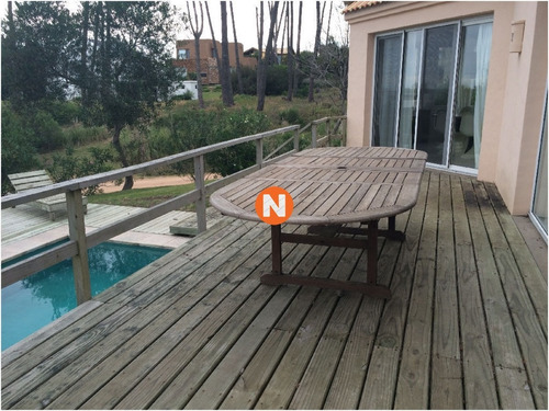 Casa En Venta Y Alquiler, Laguna Blanca, La Barra, 5 Dormitorios.- Ref: 209235