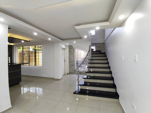 Imagen 11 de 12 de En Venta Moderna Casa De 2 Niveles