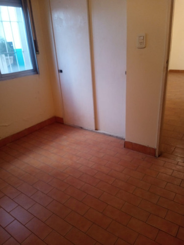 Depto. 1º Piso A La Calle Con Balcon Corrido. Ramos Mejia Sur, 3 Amb.-
