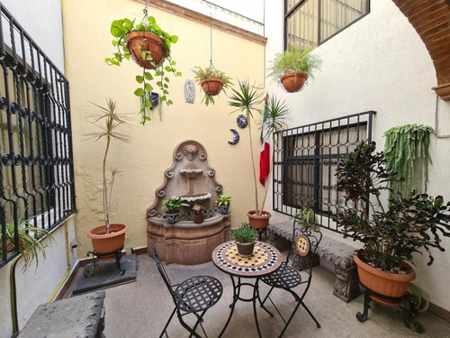 Venta De Hotel En El Centro Histórico, Con Opción A Diversos Giros Y Con Plusvalía Privilegiada, Ya Que Cuenta Con Uso Comercial Y De Servicios E Informe De Uso De Suelo Habitacional-comercial Y/o De