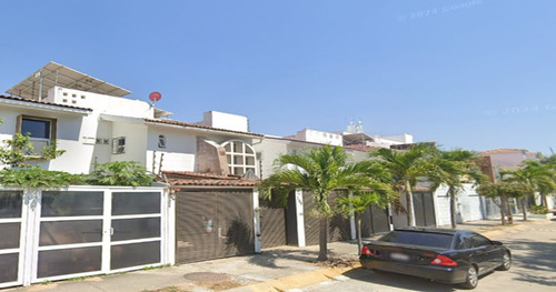Casa 3 Recamaras, 2 Estacionamientos, 2.5 Baños.