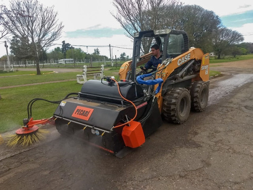 Imagen 1 de 5 de Implemento Barredora Recolectora Pecari Para Minicargadora