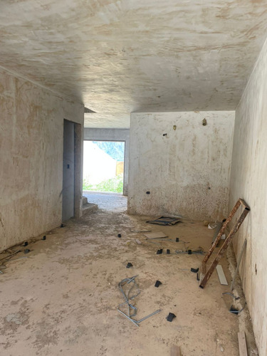 Town House En Venta Res. Cumbres De La Esmeralda. 10 Mese De Financiamiento. Gerardo