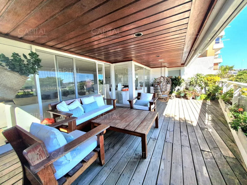 Venta Departamento Cuatro Dormitorios Frente Al Puerto Punta Del Este