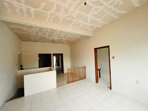 Casa En Venta En Veracruz Con Hab. En P. B. Y Alberca Col. Astilleros