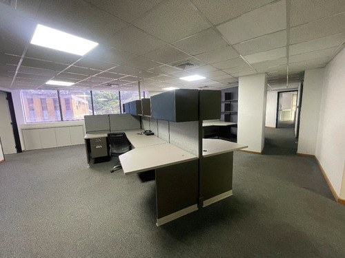 Se Alquila La Trinidad Oficinas De 80, 200 Y 219 M2