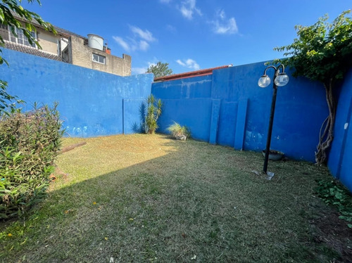 Imagen 13 de 15 de Hermosa Casa Con Amplio Jardín Y Cochera - Banfield