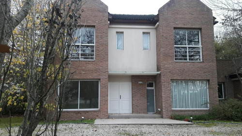 Casa Venta 4 Dormitorios , 4 Baños Y Piscina -370 Mts 2 Cubiertos- Grand Bell