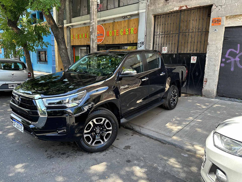 Imagen 2 de 21 de Toyota Hilux 2022 2.8 Cd Srx 204cv 4x2 At