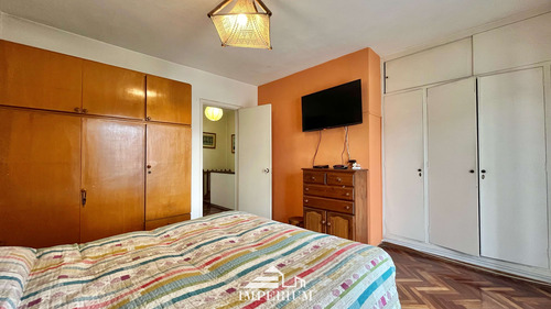 Casa De 2 Dormitorios, 2 Baños Y Garaje En Parque Batlle