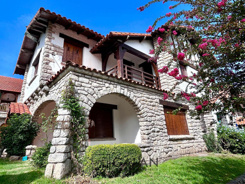 Chalet En Alquiler 36 Meses Sobre Guemes Apto Profesional / Gastronomico