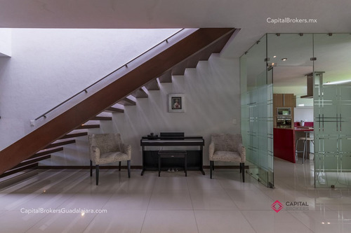 Residencia De Lujo En Los Olivos En Venta