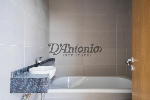 Mono-ambiente Divisible Al Frente En Flores
