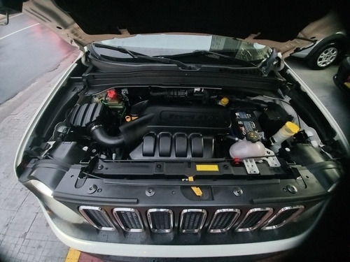 Imagem 5 de 7 de Jeep Renegade 2016 1.8 Sport Flex 5p