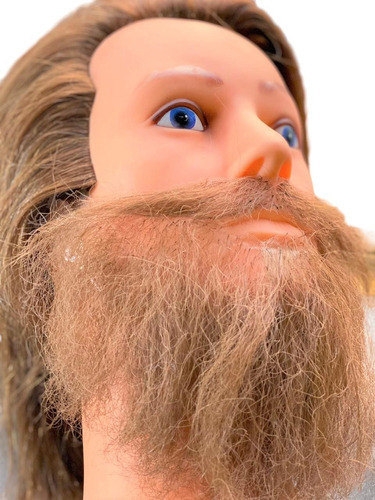 Barba falsa implantada con hilo rojo y bigote
