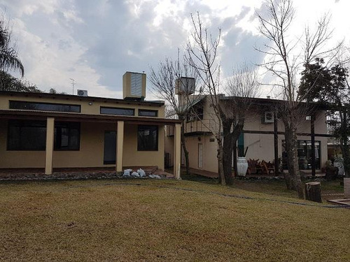 Imagen 7 de 24 de Casa De 5 Dormitorios - Con Pileta - Quincho - Cava Para Vinos - Funes