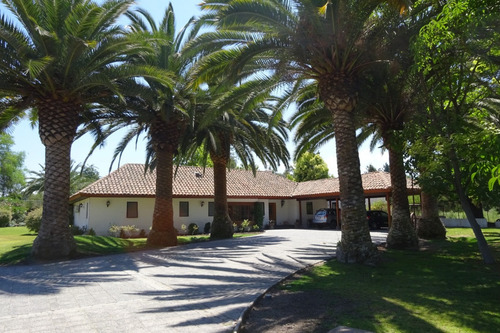 Hermosa Casa De Construcción Sólida Estilo Chilena