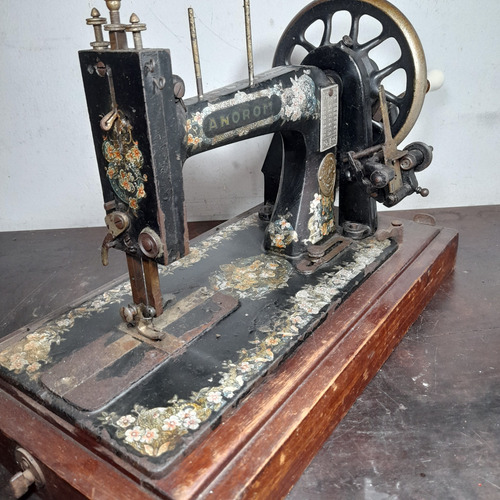 Imagem 4 de 10 de Máquina De Costura Manual Mão Anorom Muller Antiga Destravad