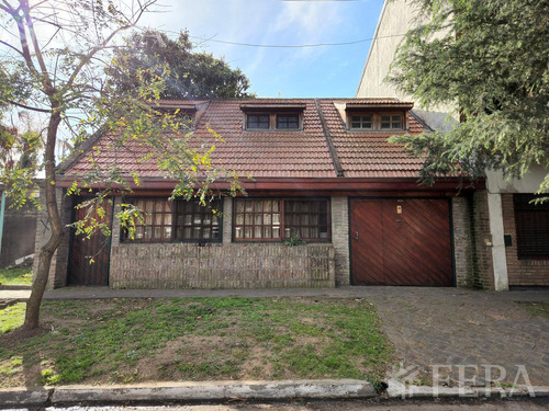 Venta Casa 3 Ambientes Con Fondo Libre En Quilmes (31455)