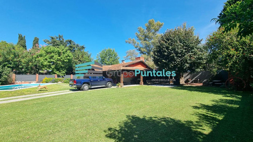 Casaquinta En Barrio La Union, A Mts De El Trebol, Con 3 Dormitorios Y Piscina