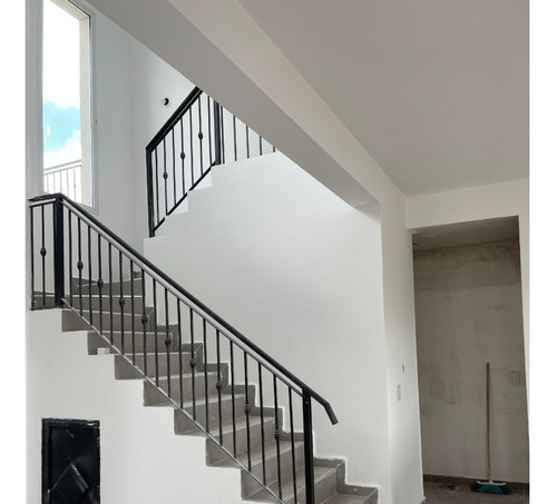 Imagen 8 de 26 de Excelente Casa En Venta 5 Ambientes En San Matías Con Dependencia De Servicio!
