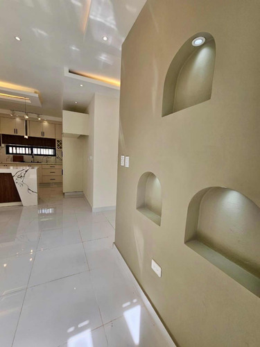 Casa En Venta En Residencial Los Lirios La Romana