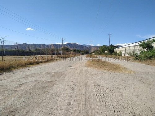 Terreno De 10.000 Mts ,cercado Con Piso De Hormigon De 20 Cm. En Venta Zona Ind. El Tigre Carabobo Leida Falcon Lf23-24492