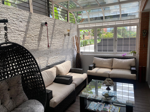 Town House En Venta. Urb. Santa Eduvigis