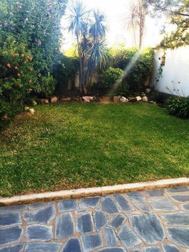 Imagen 12 de 21 de En Venta. Amplia Casa En 2 Plantas. Garage, Quincho C/ Parri