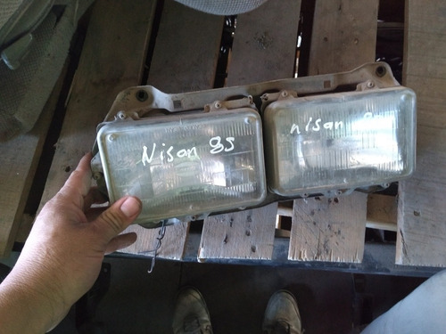 Par De Faros Con Base Nissan Pickup 85 U.s.a.