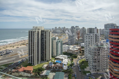 Imagen 2 de 30 de Espectacular Penthouse En Venta A Pasos Del Mar. 3 Dormitorios + Dependencia. Playa Brava. - Punta Del Este Brava