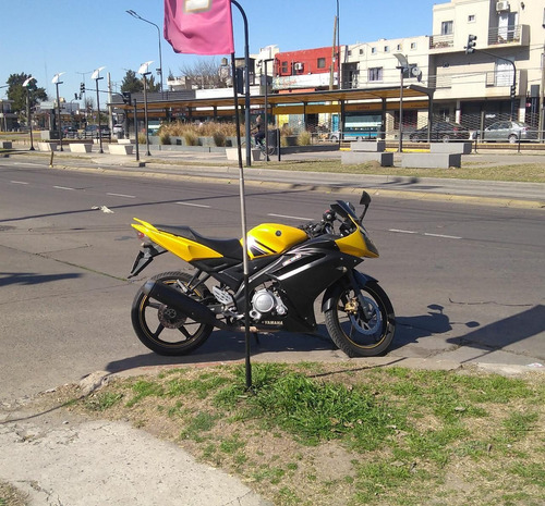 Yamaha R 15 V1