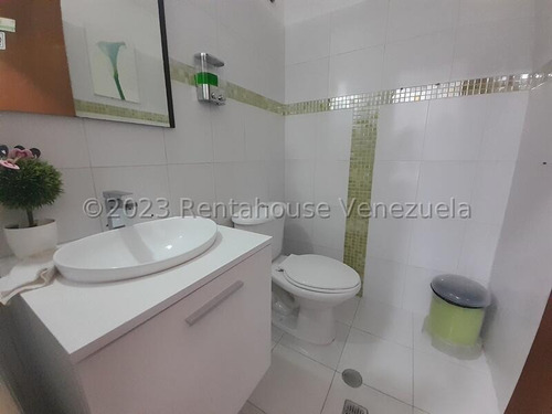 Local Comercial En Venta, Excelentes Condiciones Y Muy Bien Distribuido. Listo Para Iniciar Su Negocio, Eloisa Mejia 24-14691
