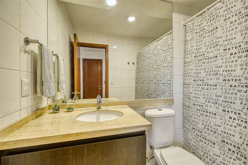 Casa En Venta De 3 Dorm. En Las Condes