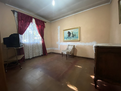 Casa Con Potencial Comercial A 1 Cuadra De Metro Ecuador